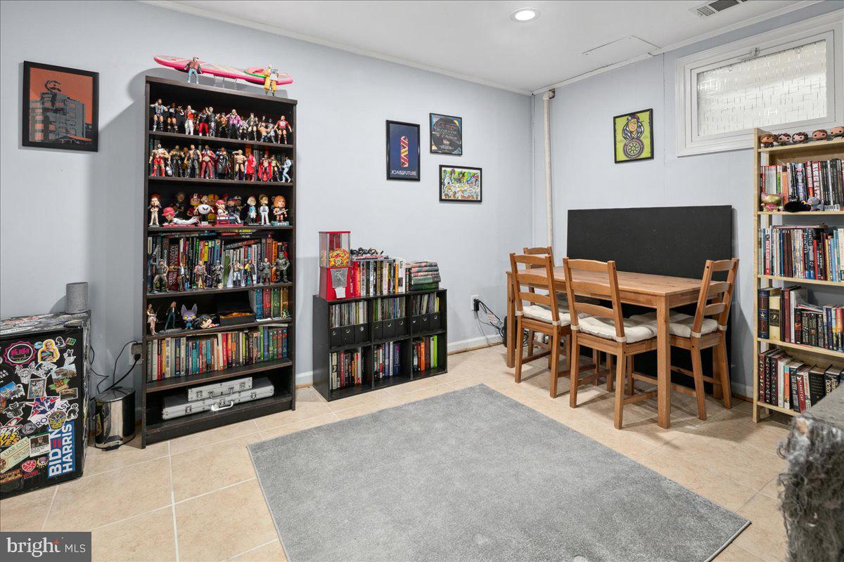 9623 BLAKE LANE