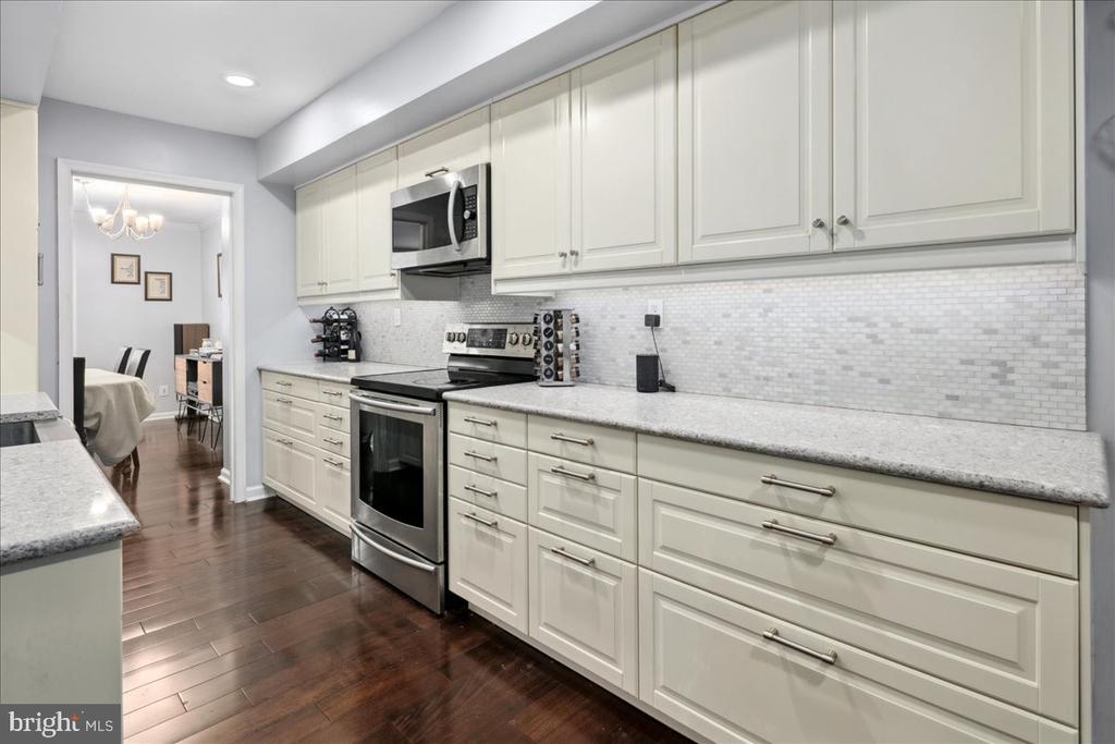 9623 BLAKE LANE