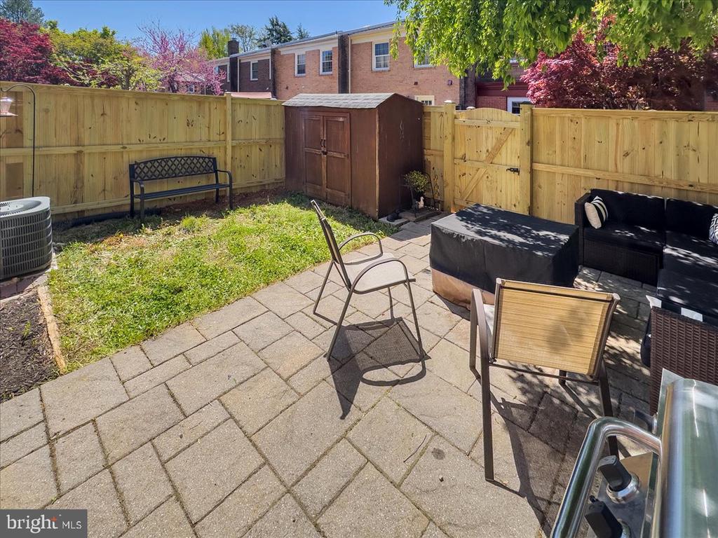 9623 BLAKE LANE