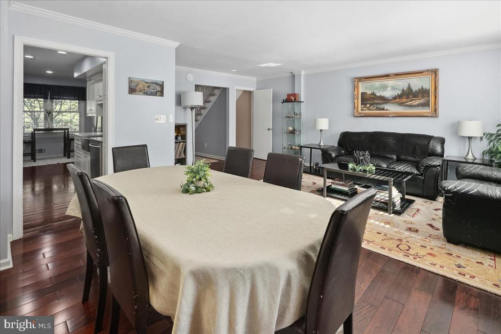 9623 BLAKE LANE