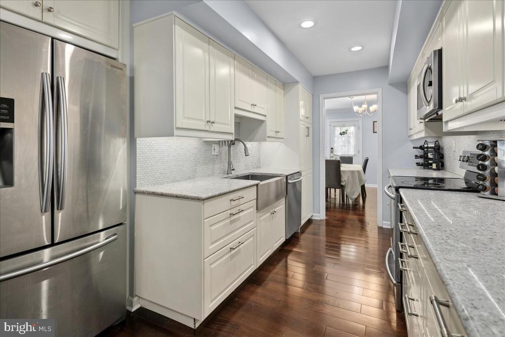 9623 BLAKE LANE
