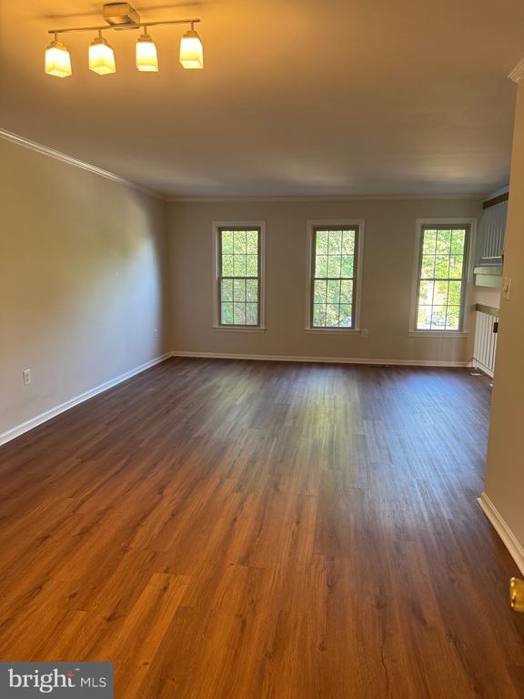 2872 SUTTON OAKS LANE