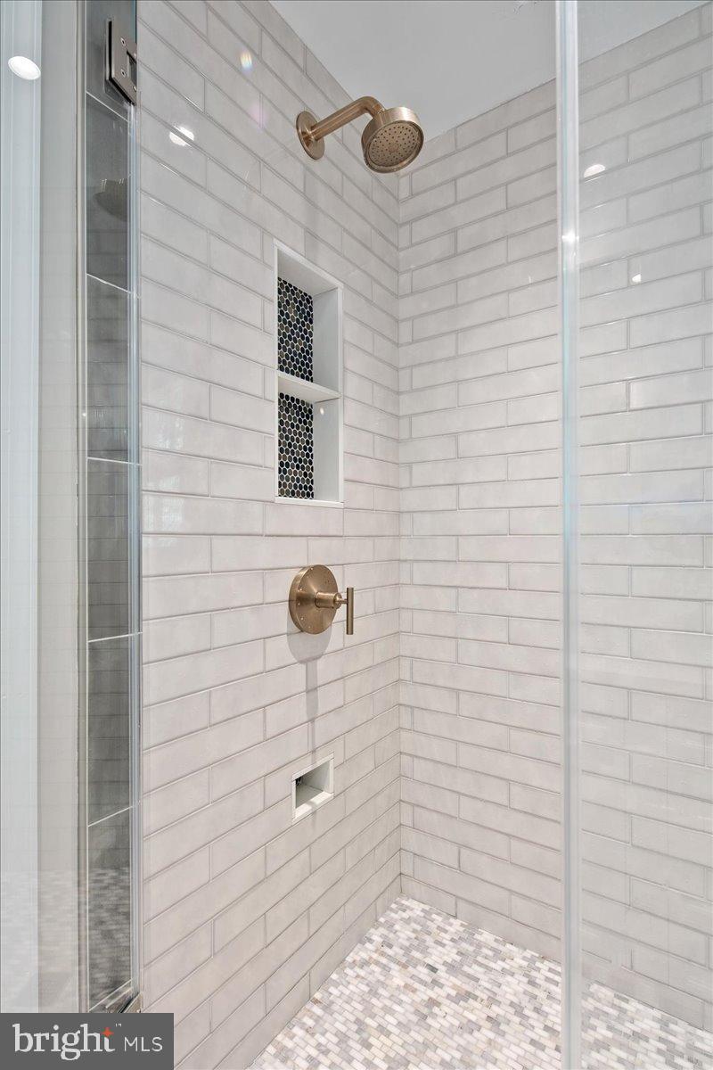 12421 HENDERSON ROAD