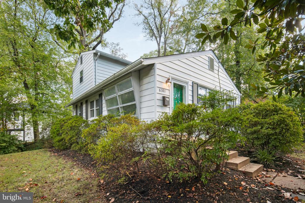 6381 LAKEWOOD DRIVE