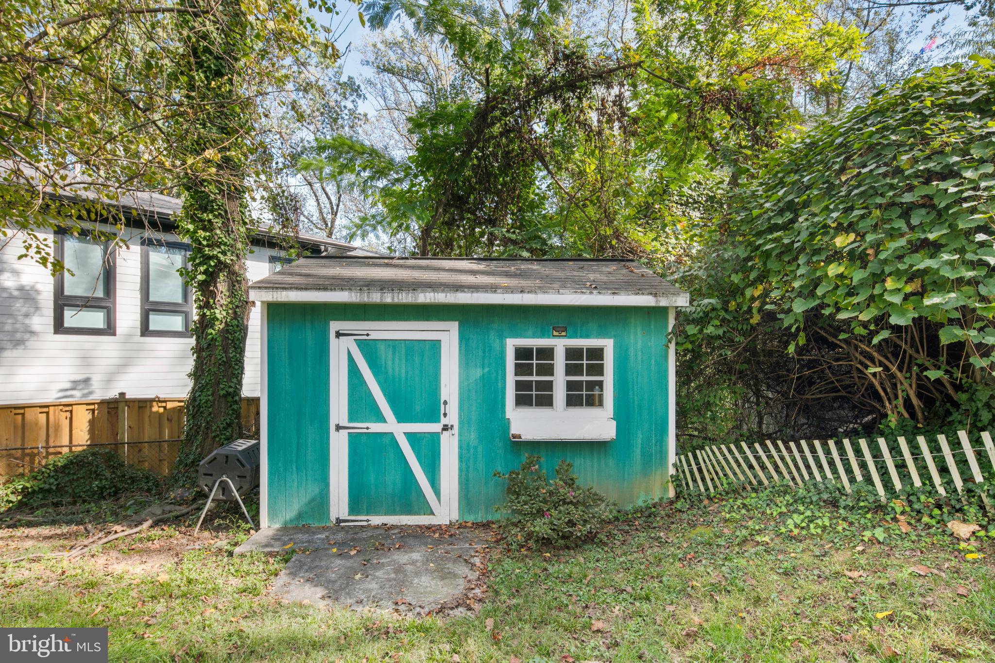 6381 LAKEWOOD DRIVE