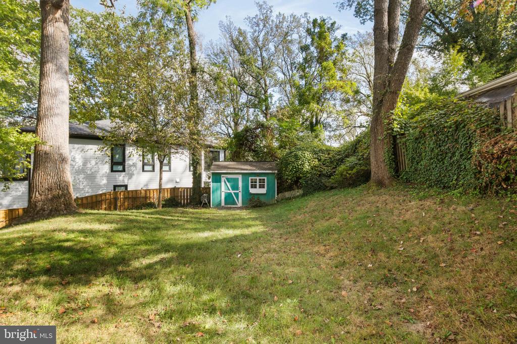 6381 LAKEWOOD DRIVE