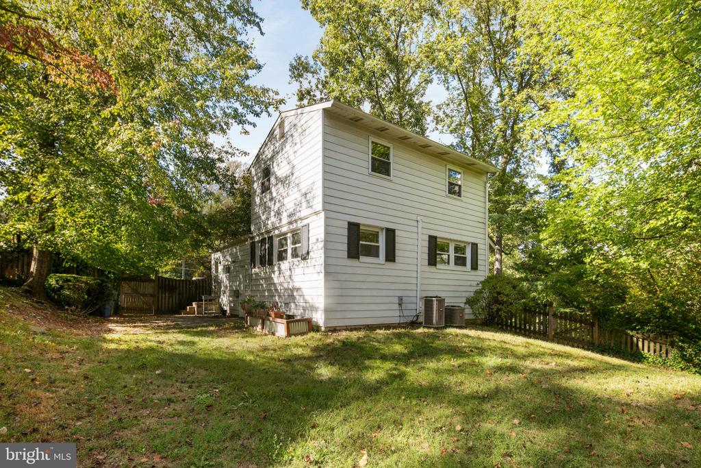 6381 LAKEWOOD DRIVE