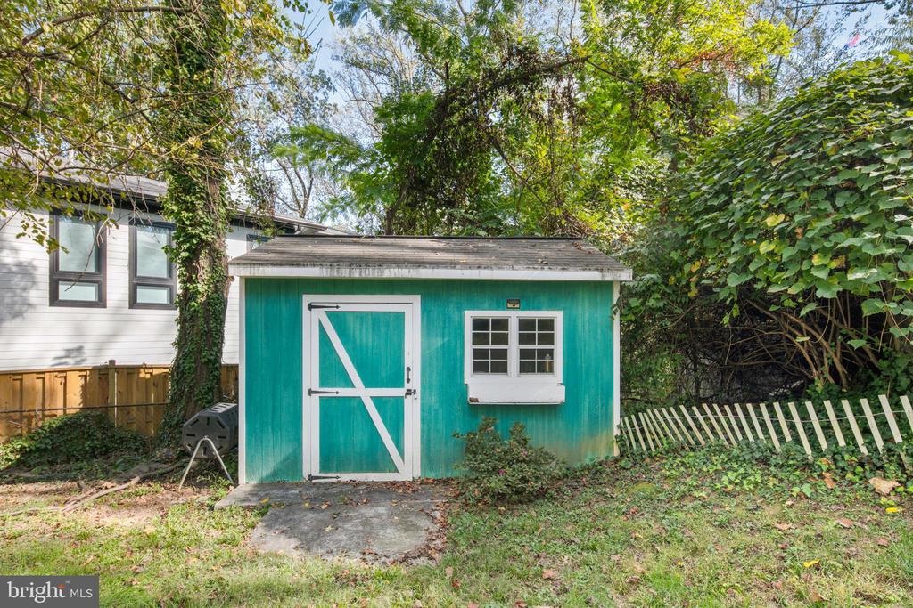 6381 LAKEWOOD DRIVE