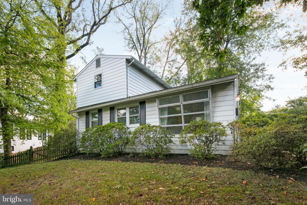 6381 LAKEWOOD DRIVE