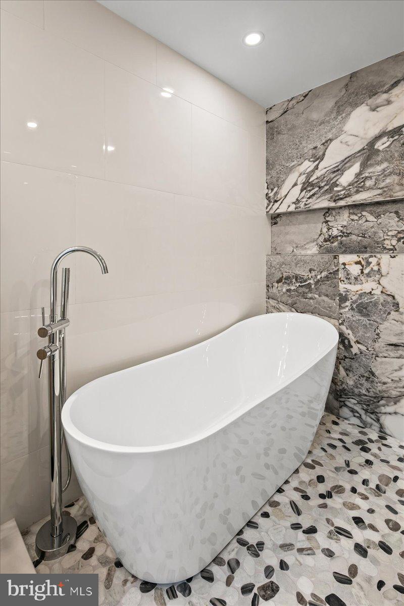 353 GALLOP WOOD PLACE