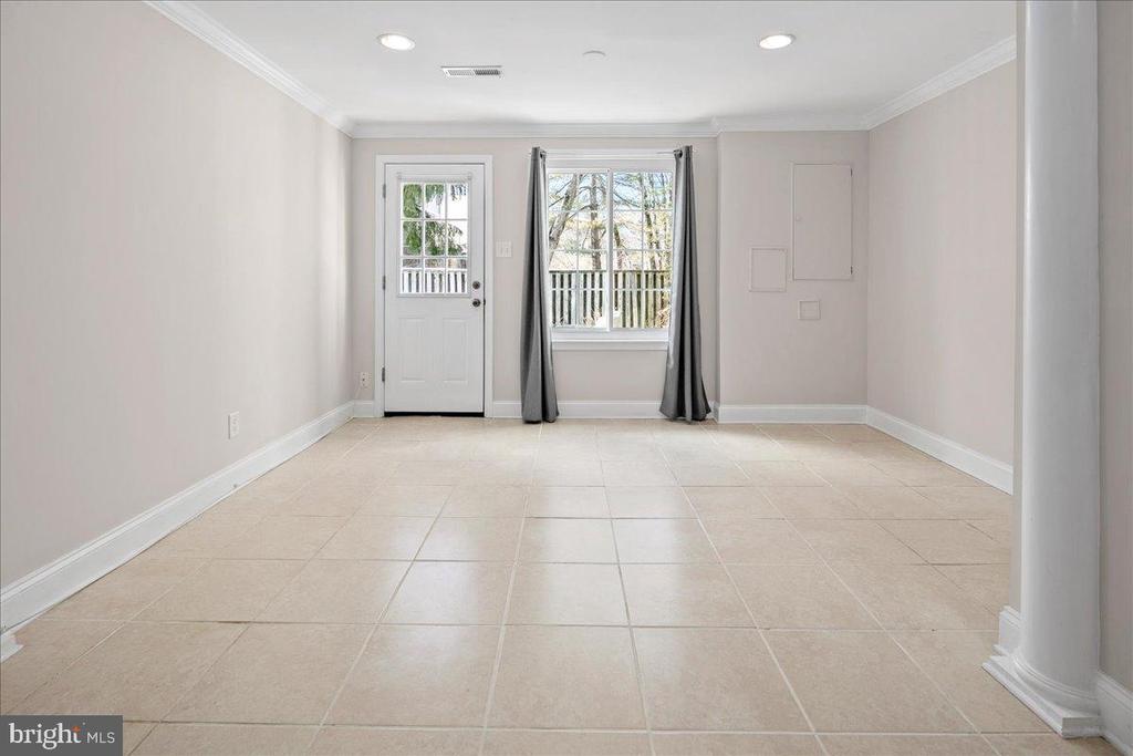 1642 HARVEST GREEN COURT