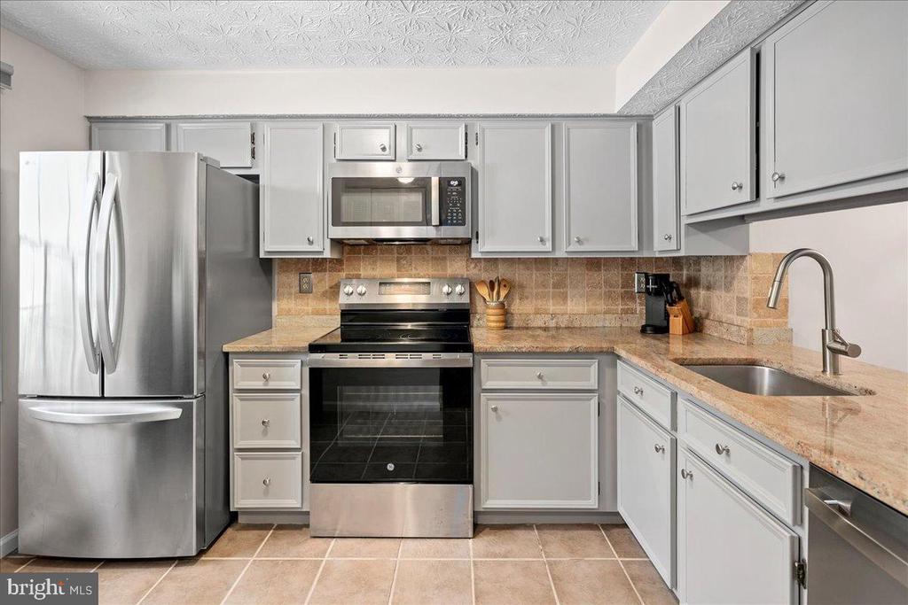 1642 HARVEST GREEN COURT