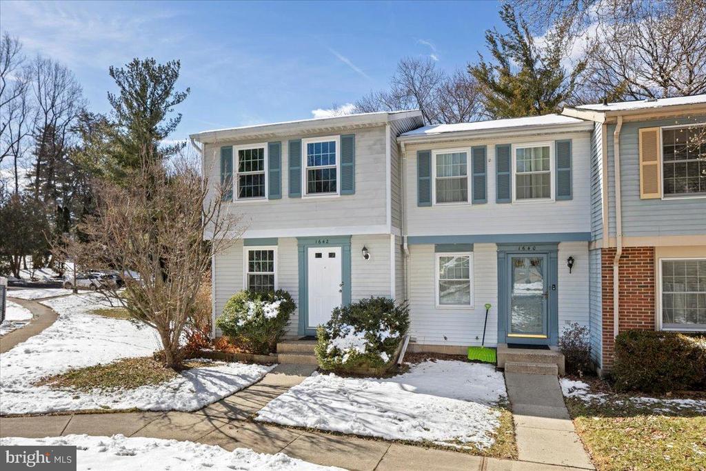 1642 HARVEST GREEN COURT
