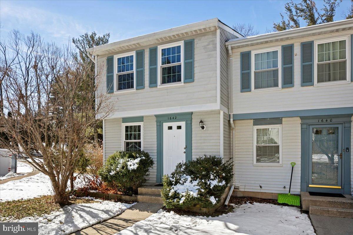 1642 HARVEST GREEN COURT