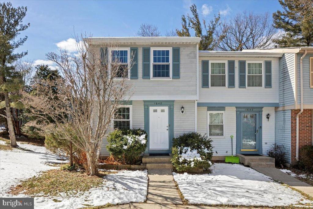 1642 HARVEST GREEN COURT