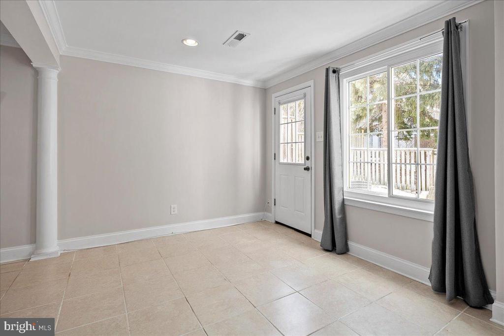 1642 HARVEST GREEN COURT