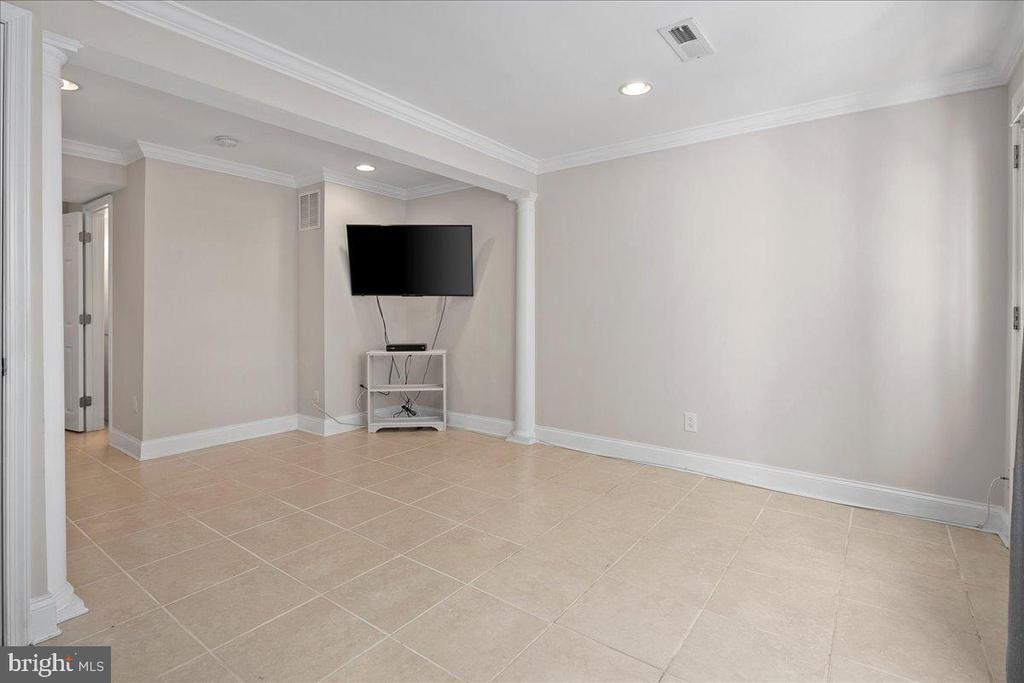 1642 HARVEST GREEN COURT