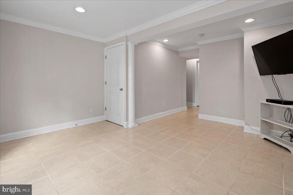 1642 HARVEST GREEN COURT