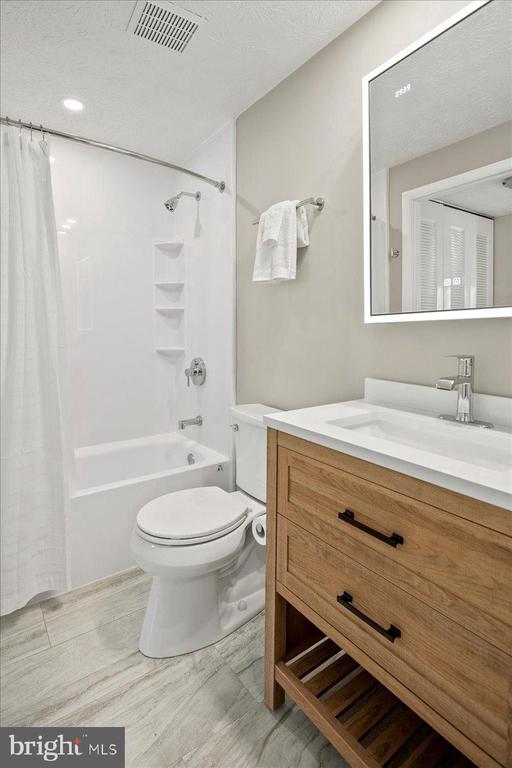 1642 HARVEST GREEN COURT