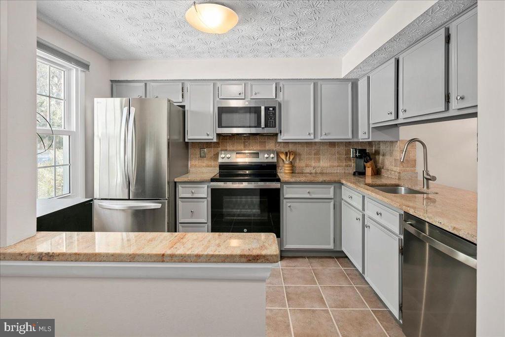 1642 HARVEST GREEN COURT