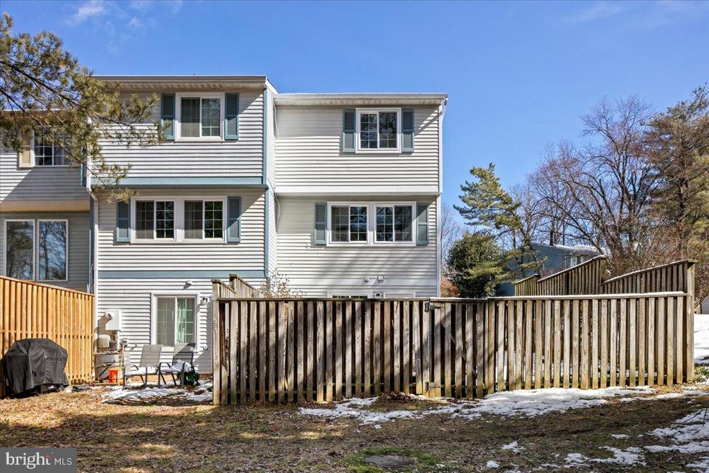 1642 HARVEST GREEN COURT