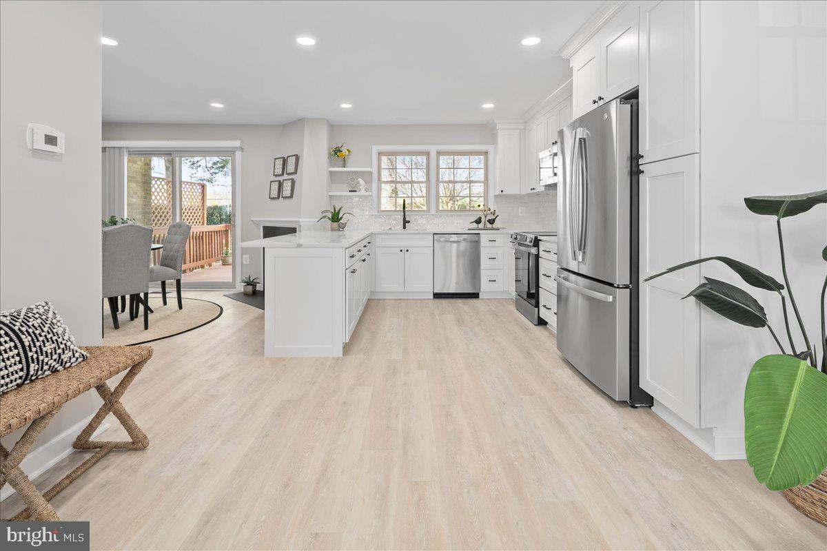 2872 SUTTON OAKS LANE