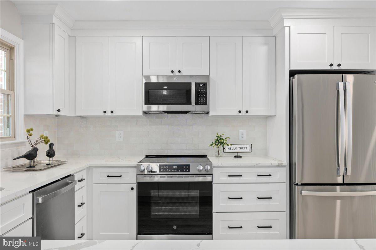 2872 SUTTON OAKS LANE