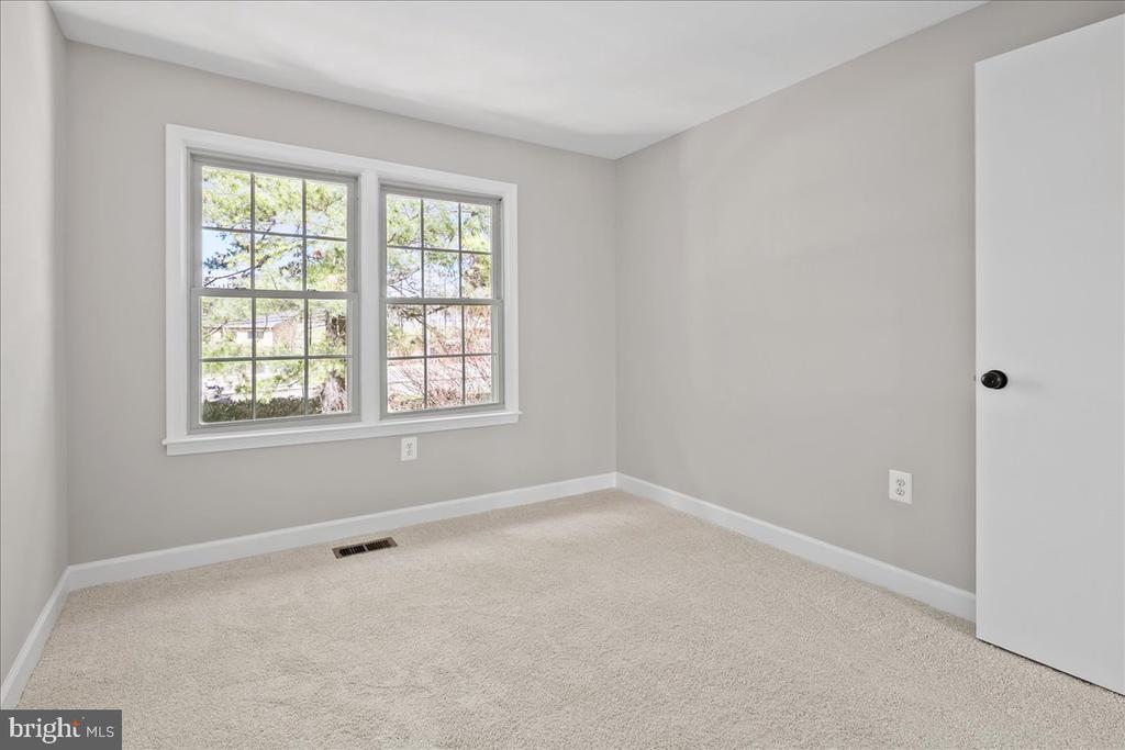 2872 SUTTON OAKS LANE