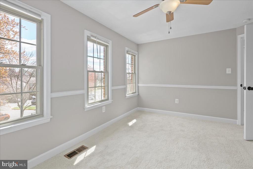 2872 SUTTON OAKS LANE