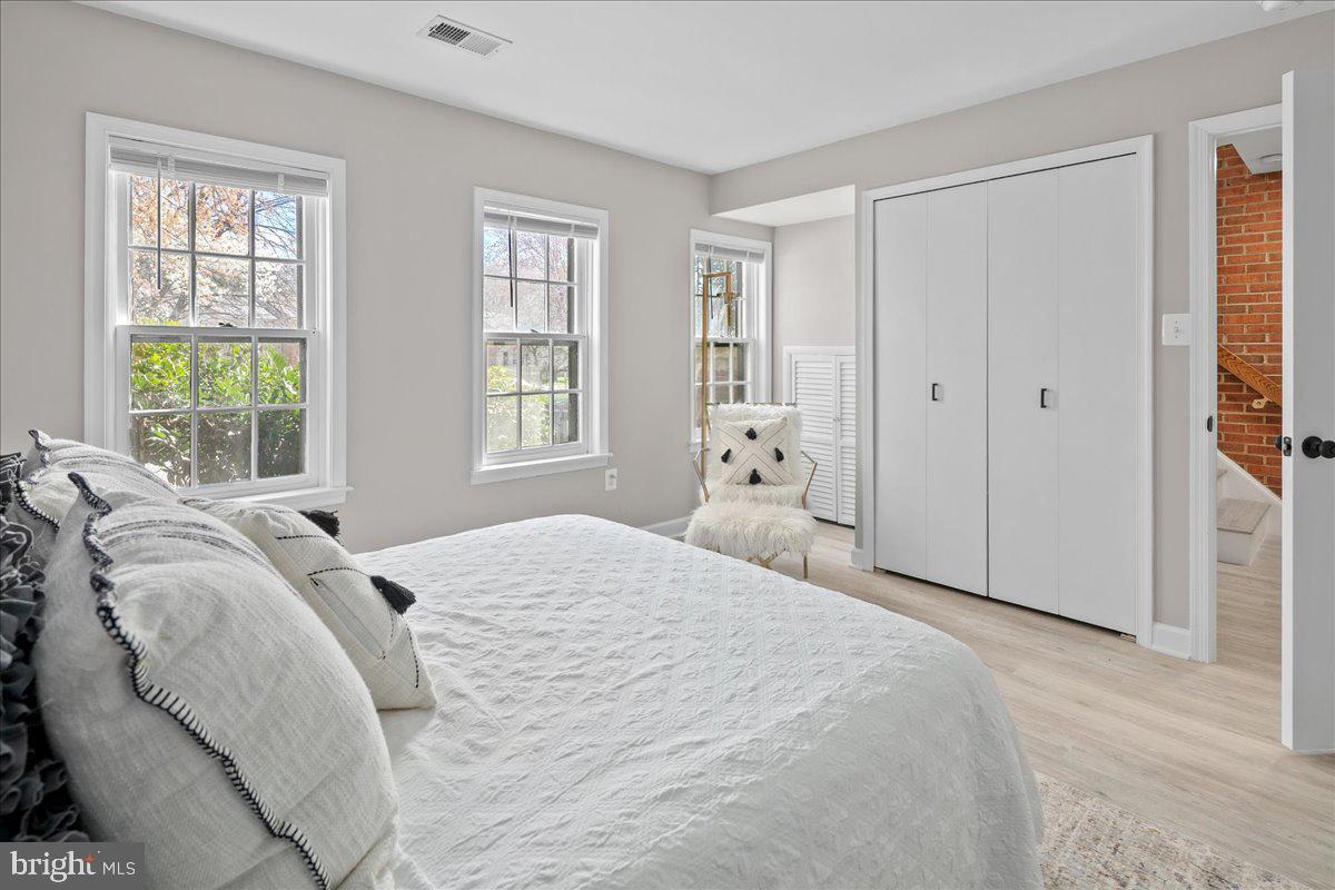 2872 SUTTON OAKS LANE