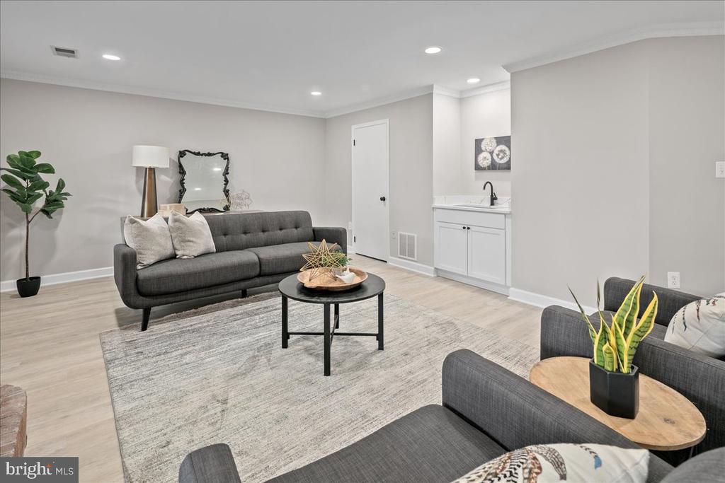 2872 SUTTON OAKS LANE