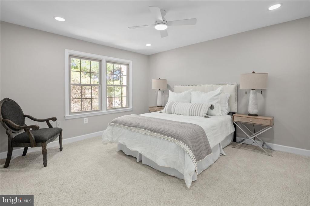 2872 SUTTON OAKS LANE
