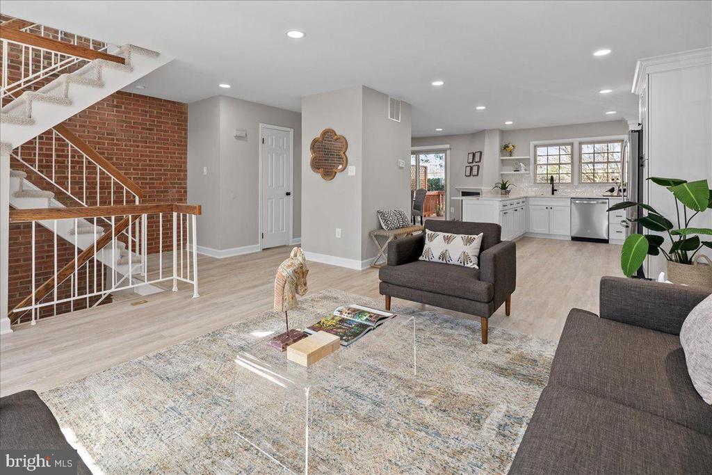 2872 SUTTON OAKS LANE
