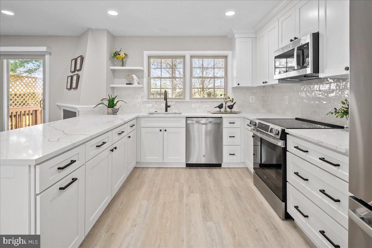 2872 SUTTON OAKS LANE