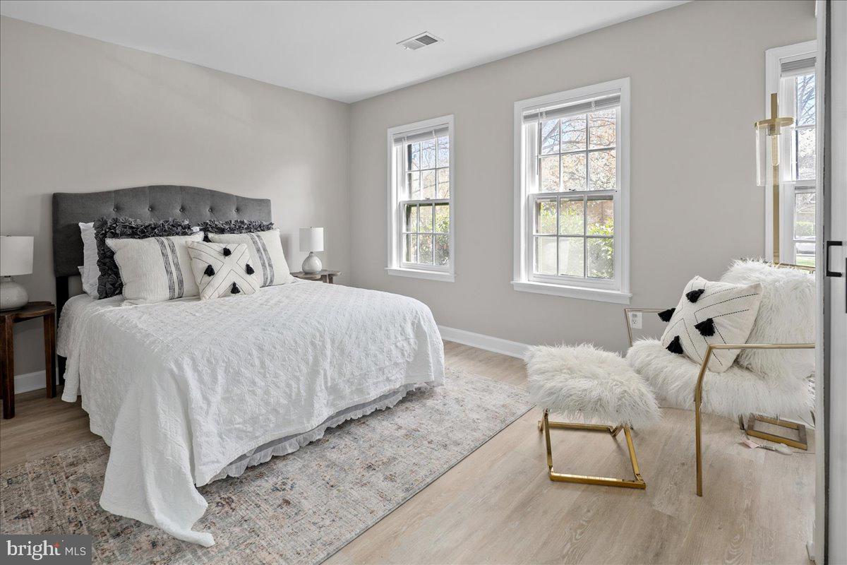 2872 SUTTON OAKS LANE