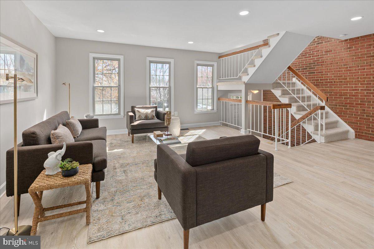 2872 SUTTON OAKS LANE