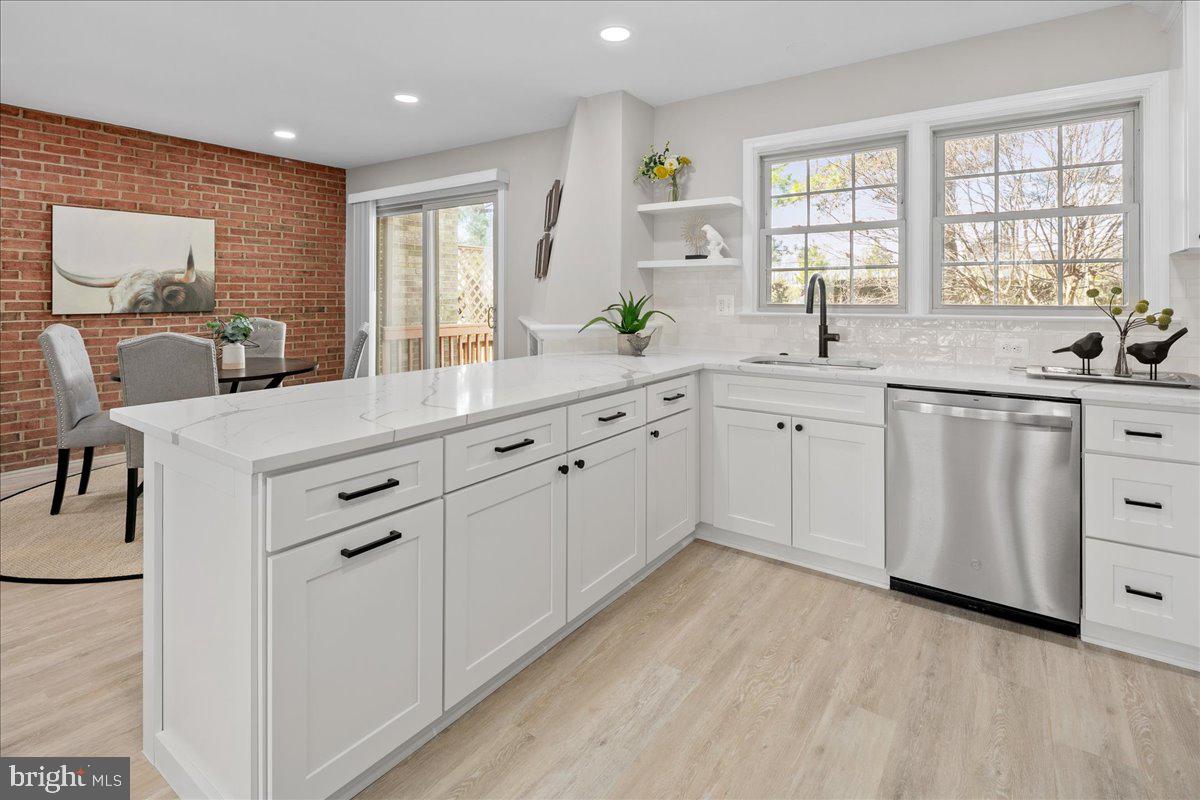 2872 SUTTON OAKS LANE