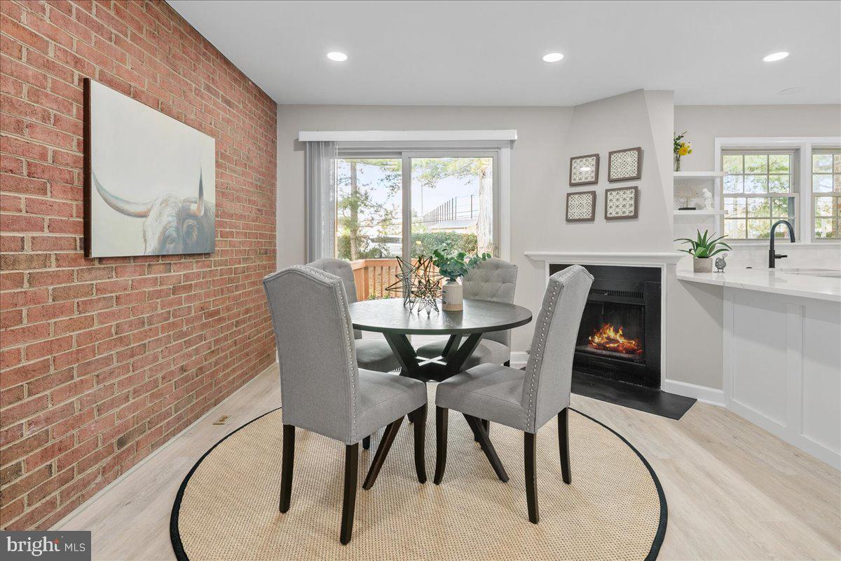 2872 SUTTON OAKS LANE