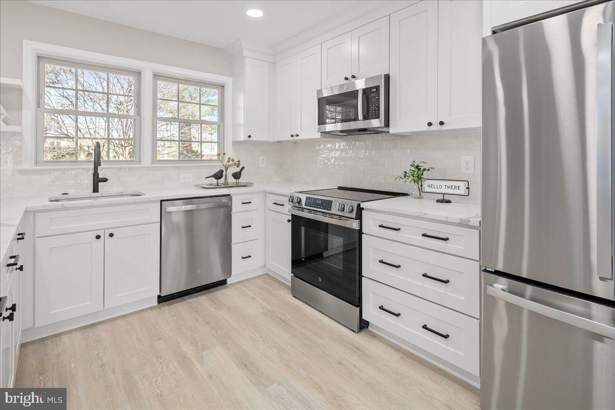 2872 SUTTON OAKS LANE