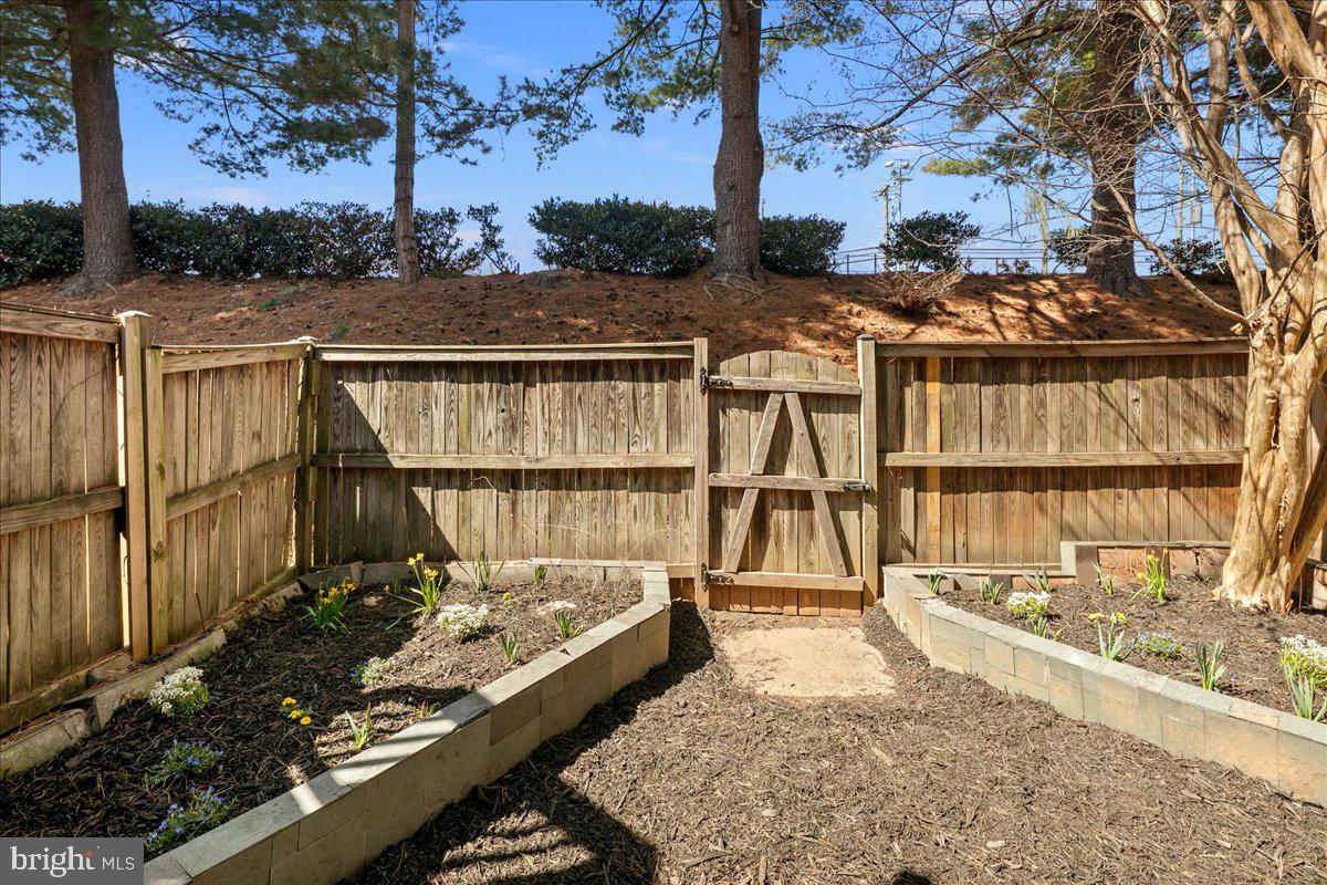 2872 SUTTON OAKS LANE