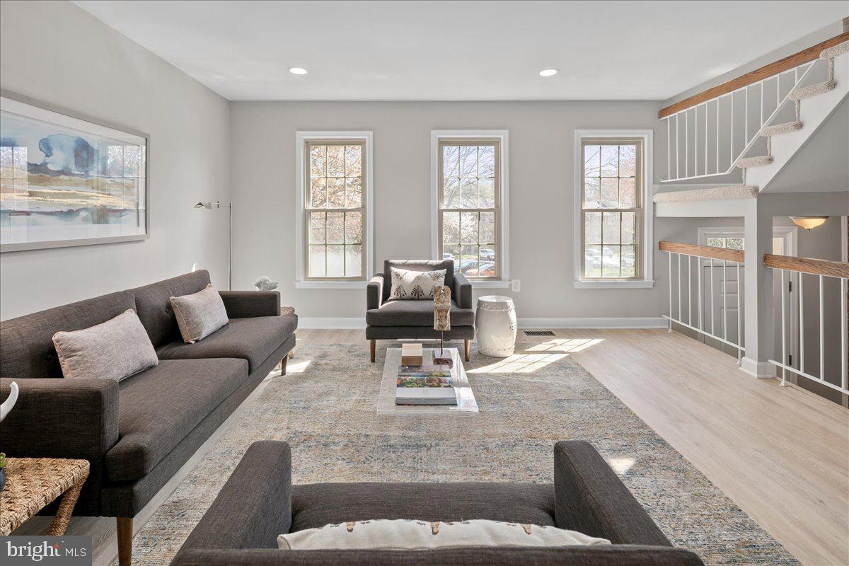 2872 SUTTON OAKS LANE