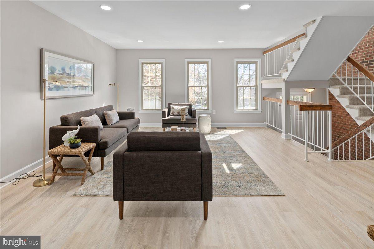 2872 SUTTON OAKS LANE