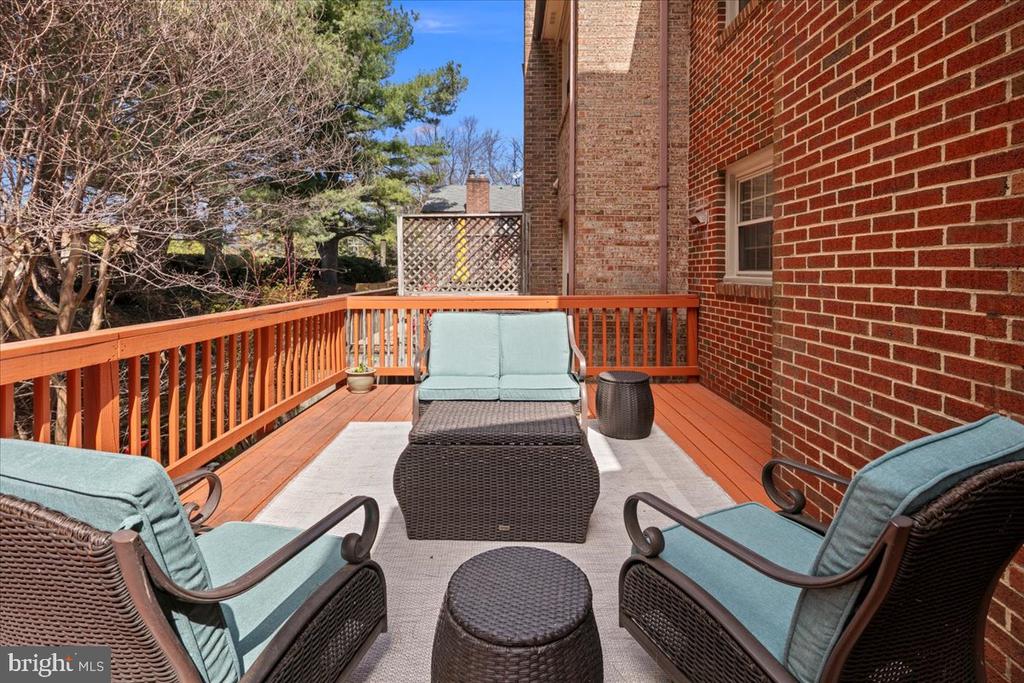 2872 SUTTON OAKS LANE