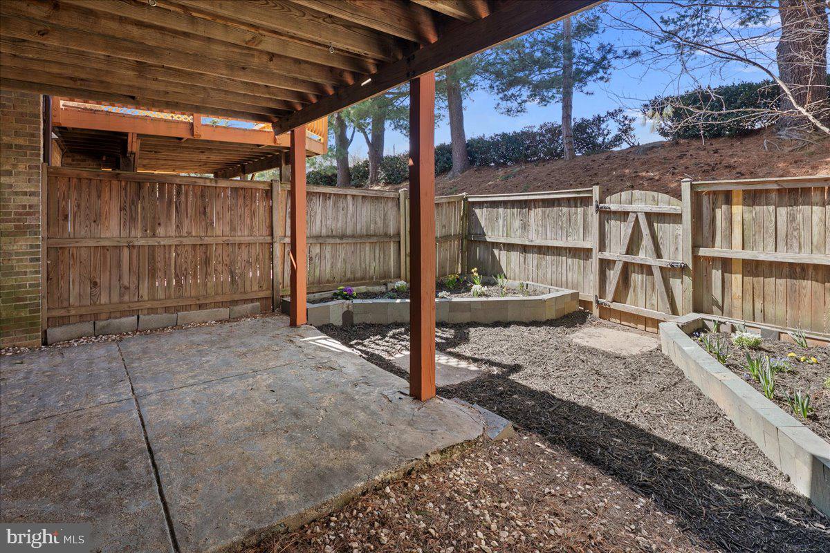 2872 SUTTON OAKS LANE