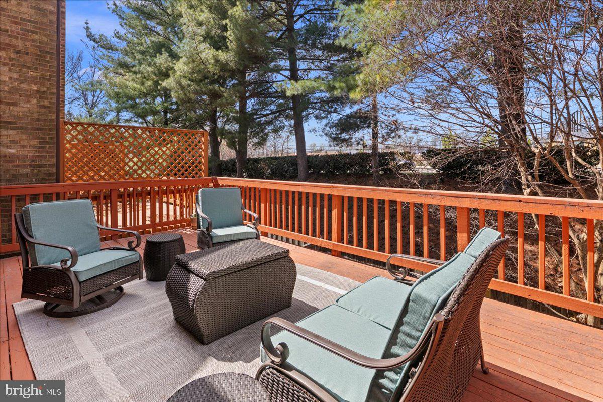 2872 SUTTON OAKS LANE