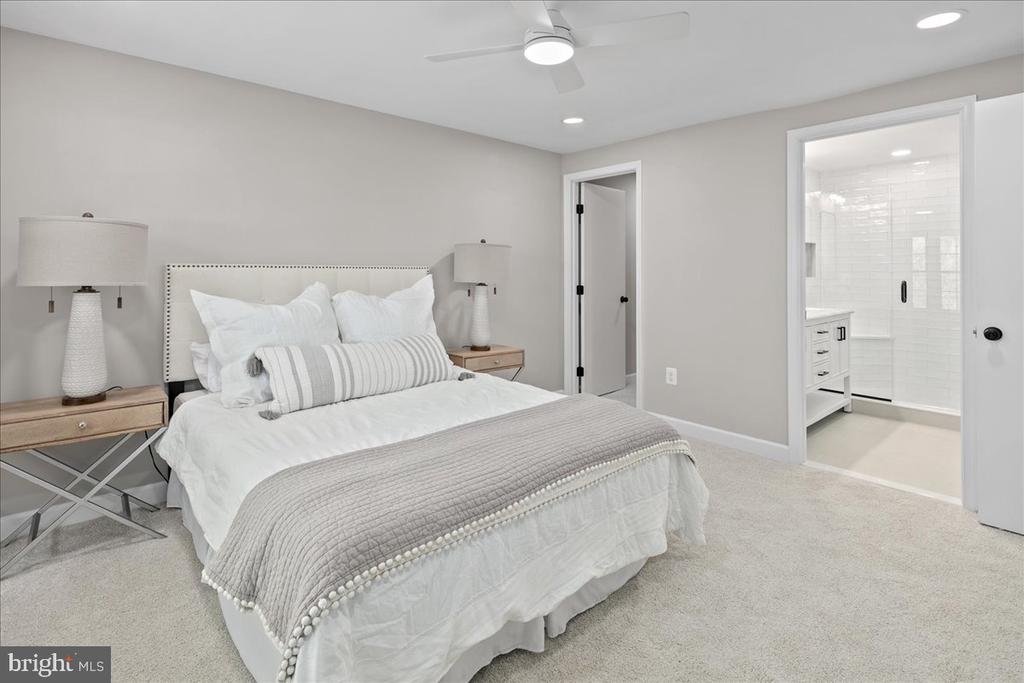 2872 SUTTON OAKS LANE