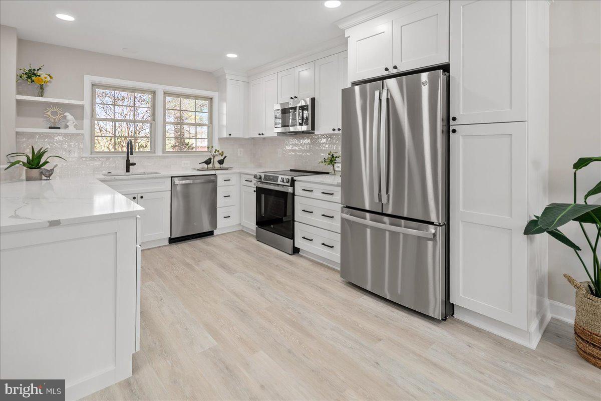 2872 SUTTON OAKS LANE