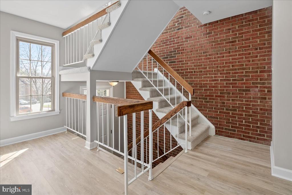 2872 SUTTON OAKS LANE