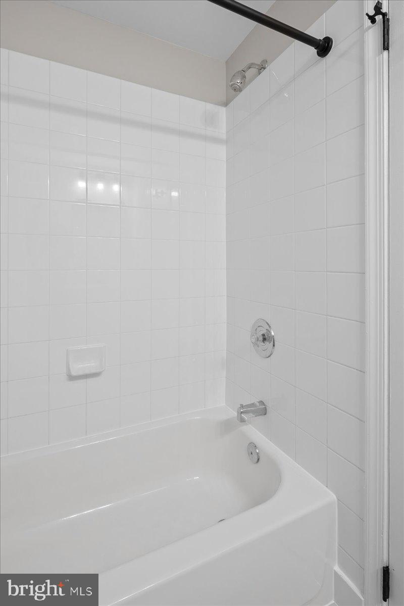 2872 SUTTON OAKS LANE