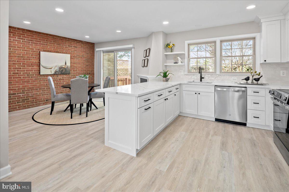 2872 SUTTON OAKS LANE